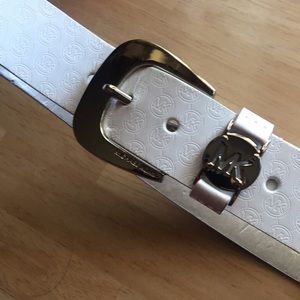Micheal kors white belt size S